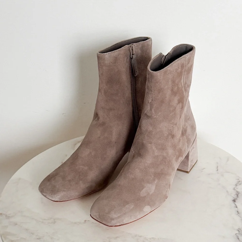 NEW Vince Kaye Suede Block Heel Woodsmoke Size 8